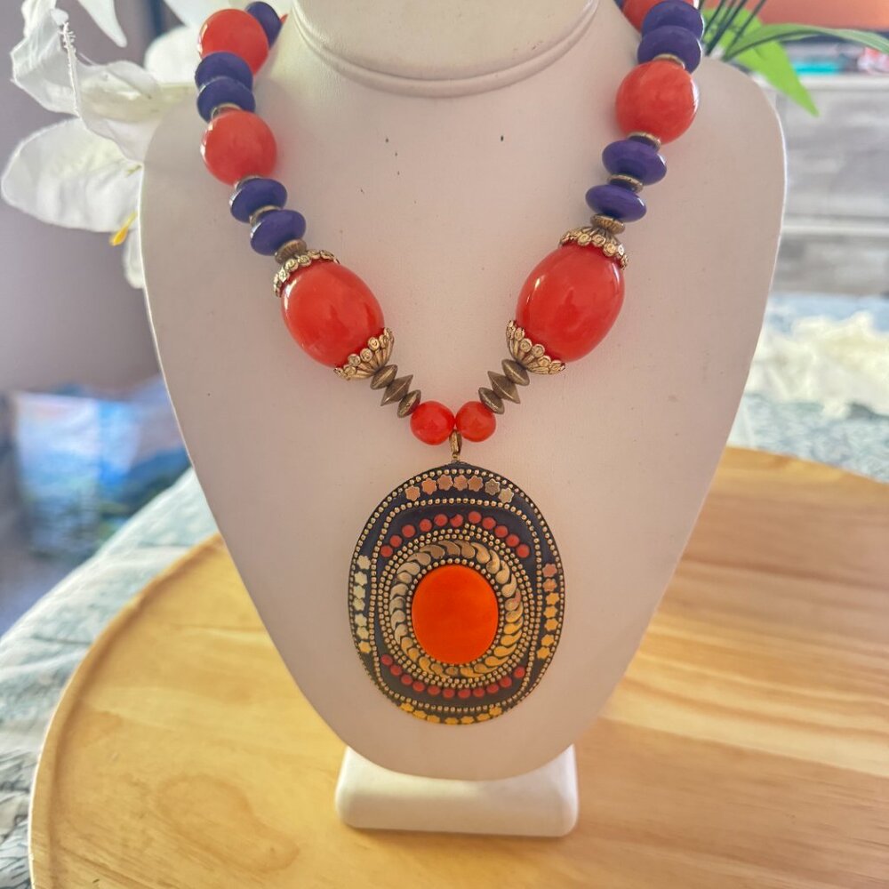 NYC STATMENT NECKLACE - Picture 5 of 5